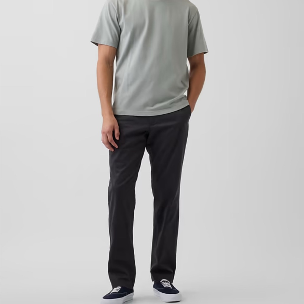 GAP Men's Straight Modern Pants in Soft Black